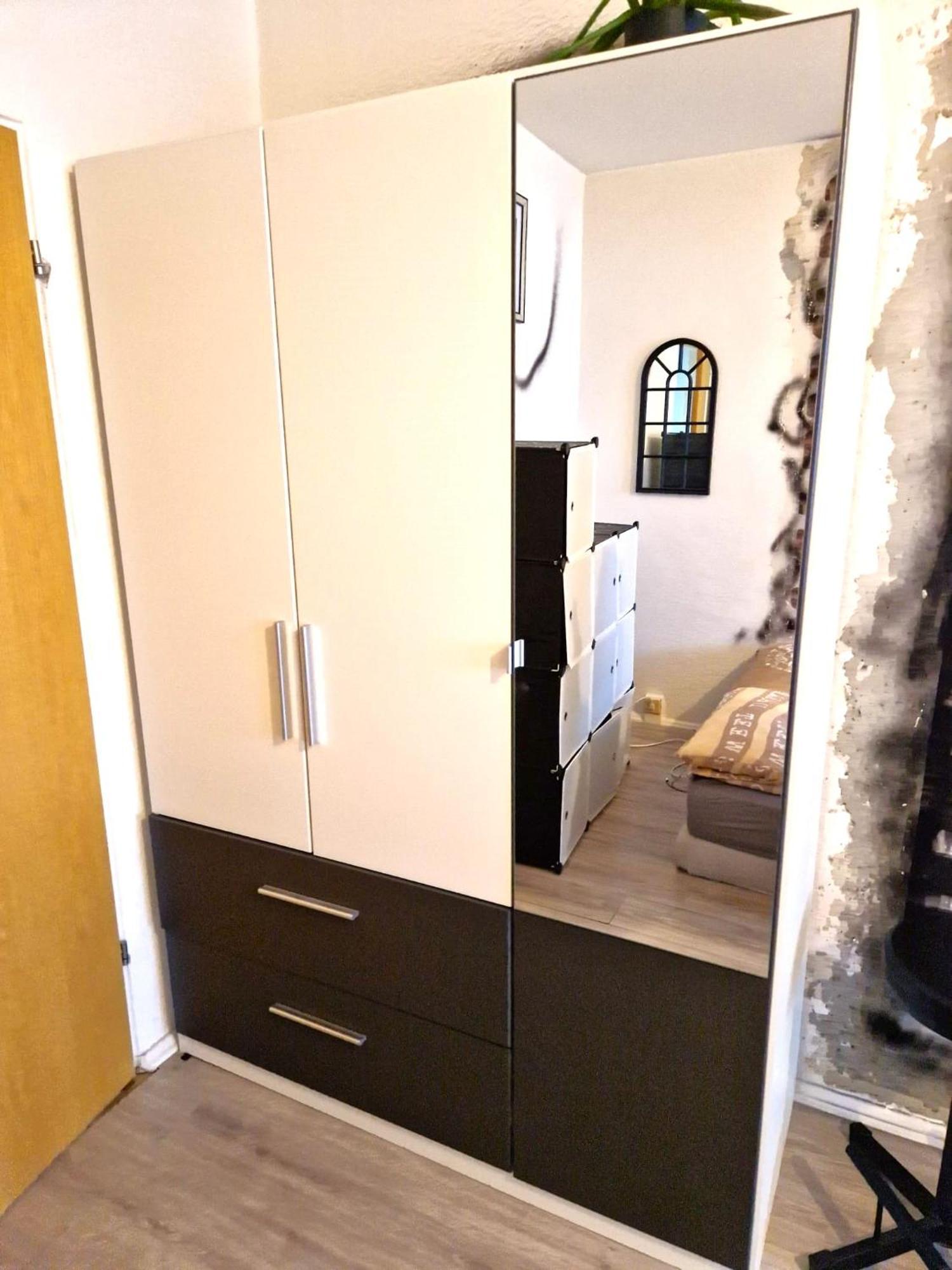 Privatunterkunft Cozy Trendy Spacious In Area 12 Min. Near To The Center Alexanderplatz *